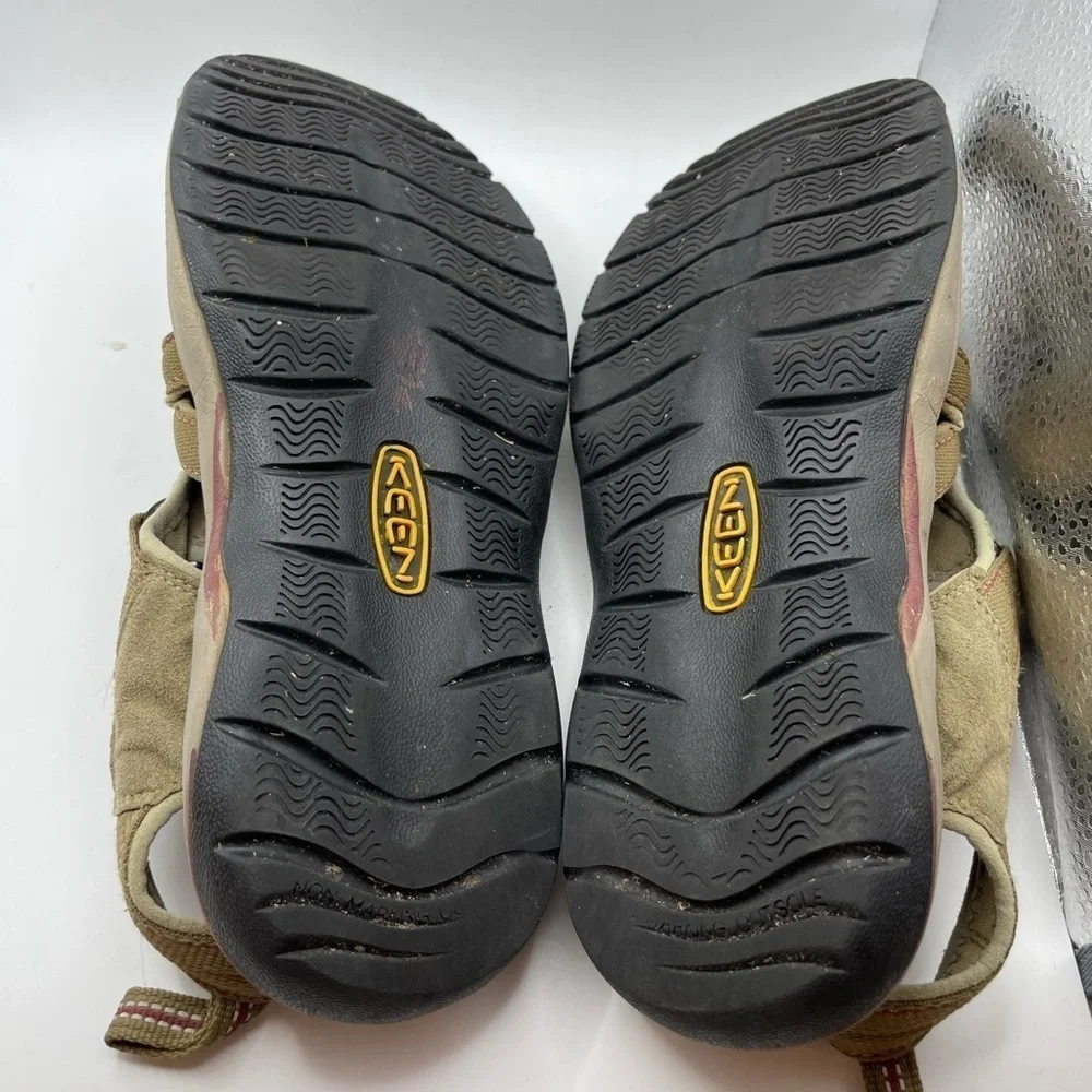 Keen men’s hiking tan leather sandals size 7.5